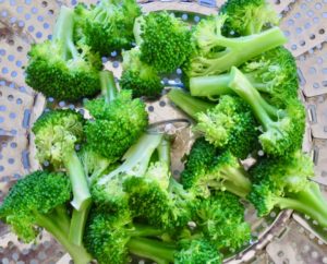 Sesame Broccoli Salad - My Lilikoi KitchenMy Lilikoi Kitchen