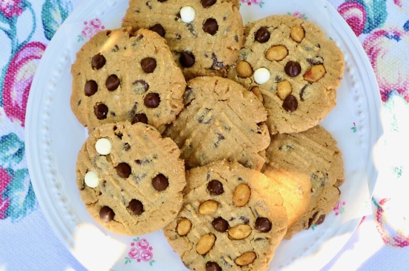 Crispy Peanut Butter Chocolate Chip Cookies